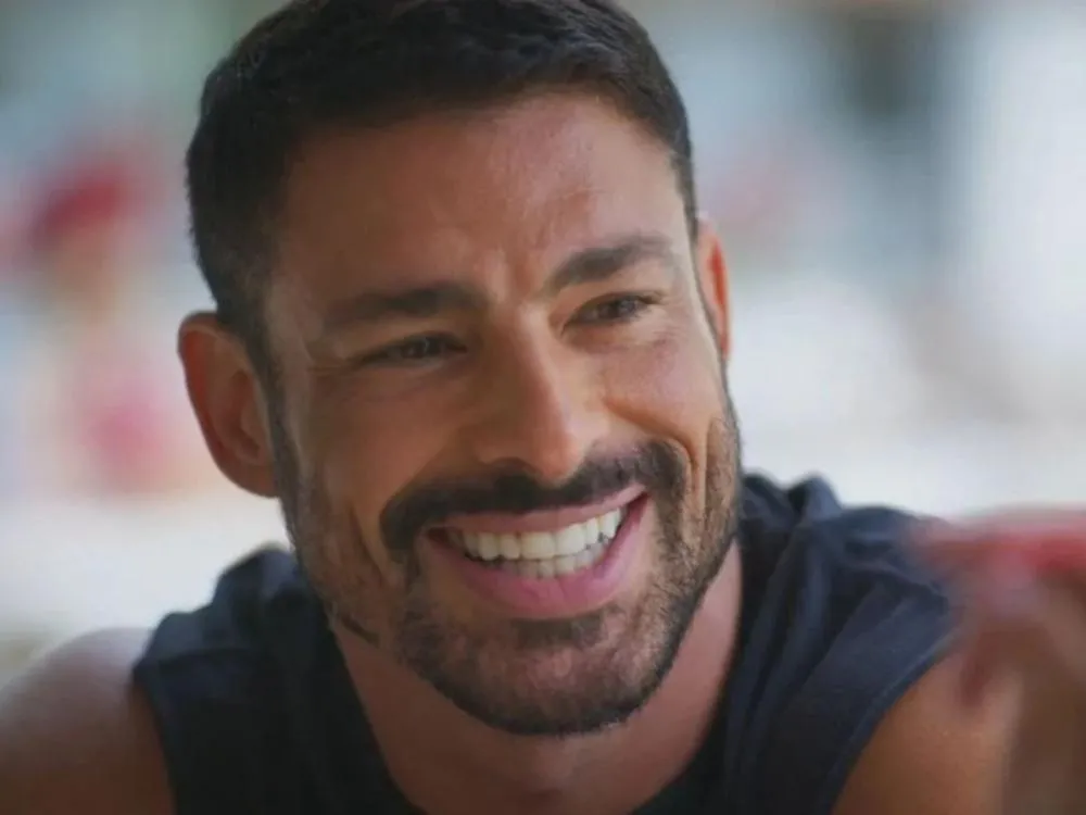 Cauã Reymond confirma estreia internacional ao lado de Kim Kardashian: “Muito animado”