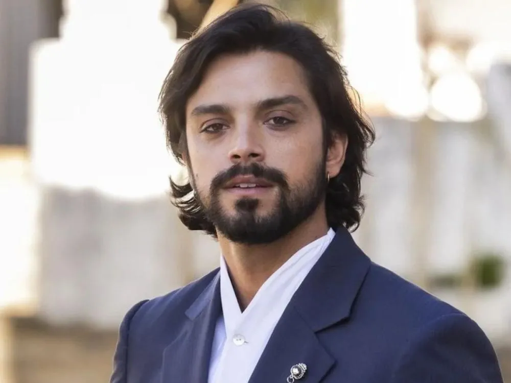 Rodrigo Simas vai para nova novela das sete; dois colegas de “A Nobreza do Amor” negociam